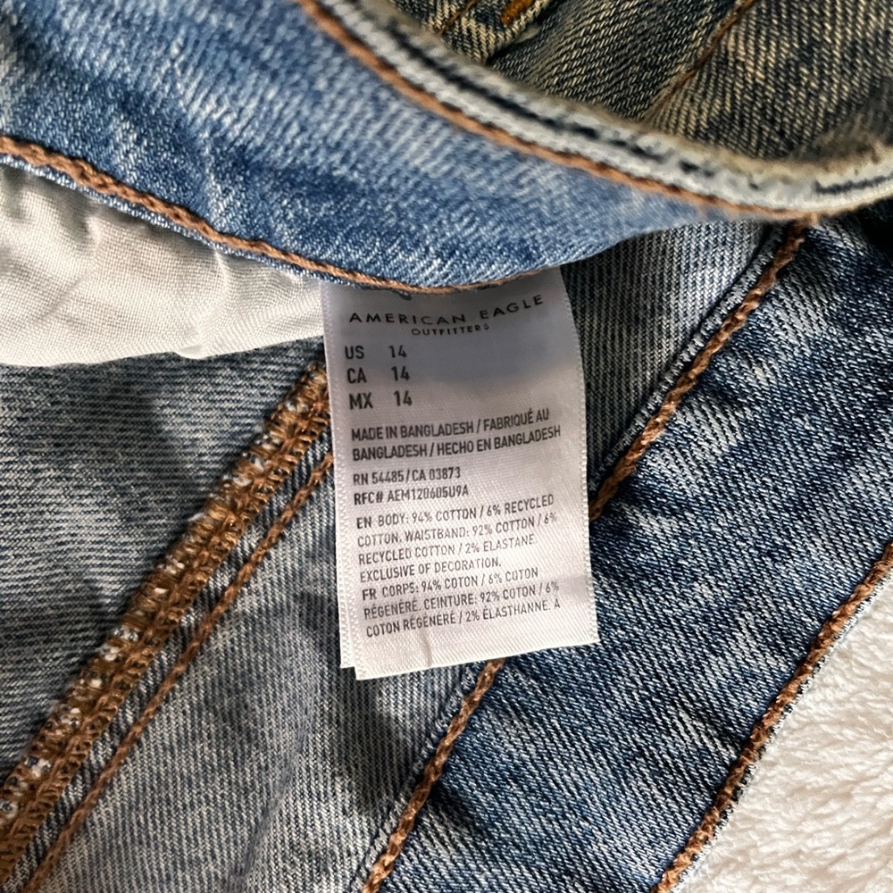 AE High Rise Jean Short - Picture 5 of 5